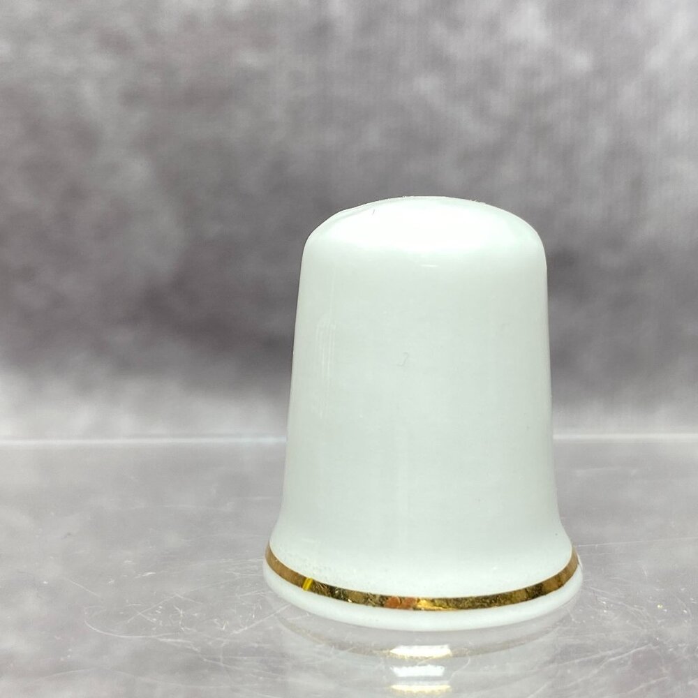 Scottish Bone China Thimble Red Lion Rampant Design & Gold Rim Sewing Collection - Picture 4 of 8